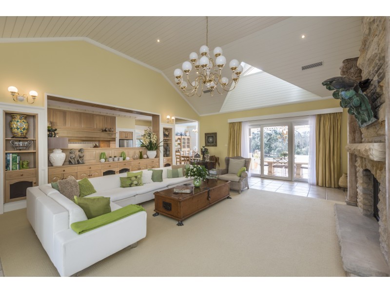 ‘Manderley’ 2 Manor Rise, Bowral NSW 2576