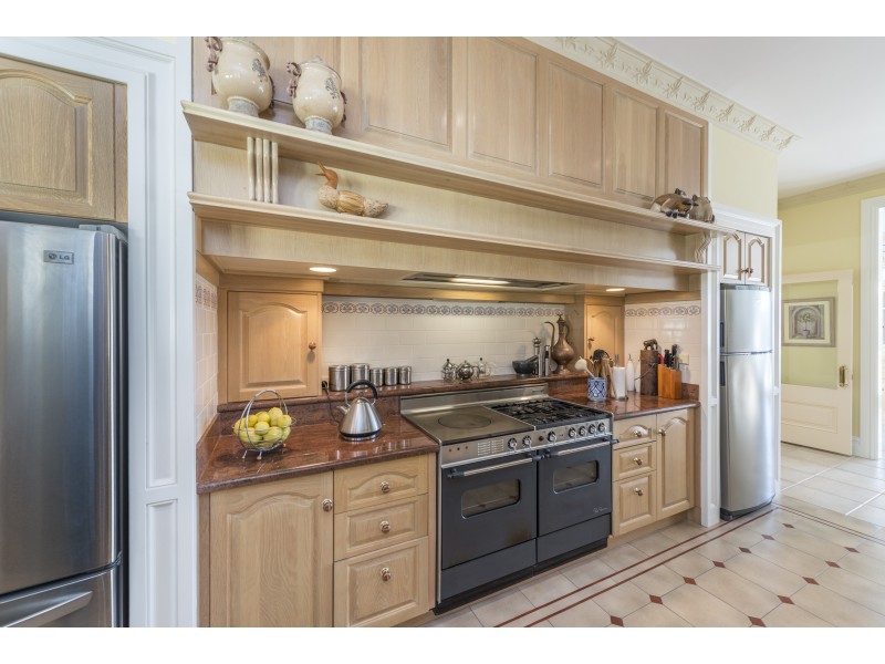 ‘Manderley’ 2 Manor Rise, Bowral NSW 2576