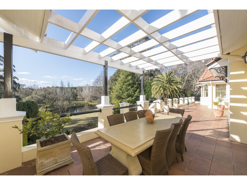 ‘Manderley’ 2 Manor Rise, Bowral NSW 2576