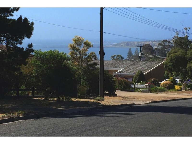 17 Warland Avenue, Victor Harbor SA 5211