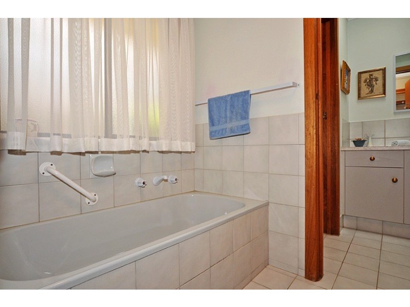 4 Hay Ct, Victor Harbor SA 5211