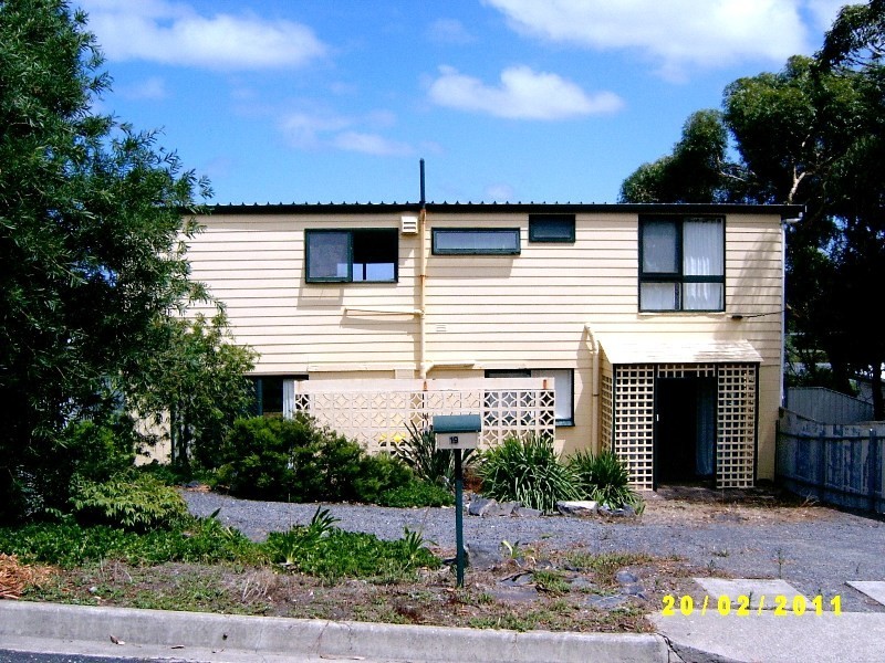 19 Harvey Ave, Victor Harbor SA 5211