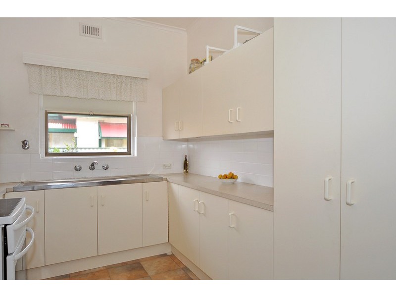 34 Hill St, Victor Harbor SA 5211