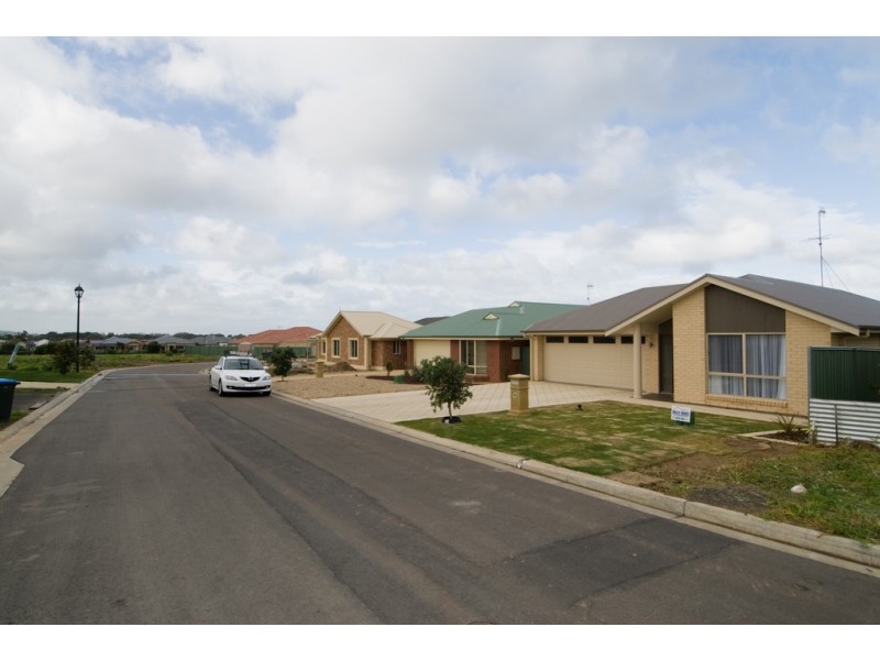 18 SWEETMAN AVENUE, Encounter Bay SA 5211