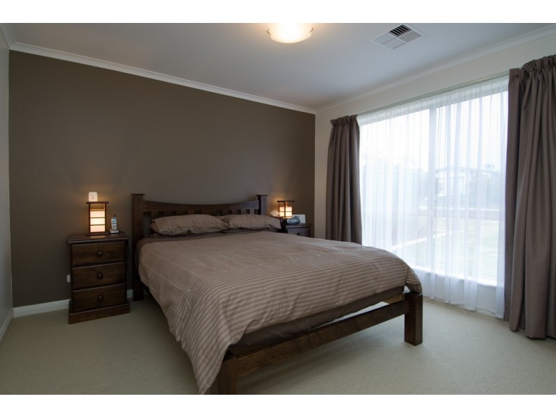 18 SWEETMAN AVENUE, Encounter Bay SA 5211