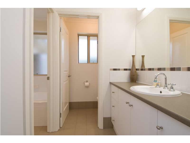 18 SWEETMAN AVENUE, Encounter Bay SA 5211