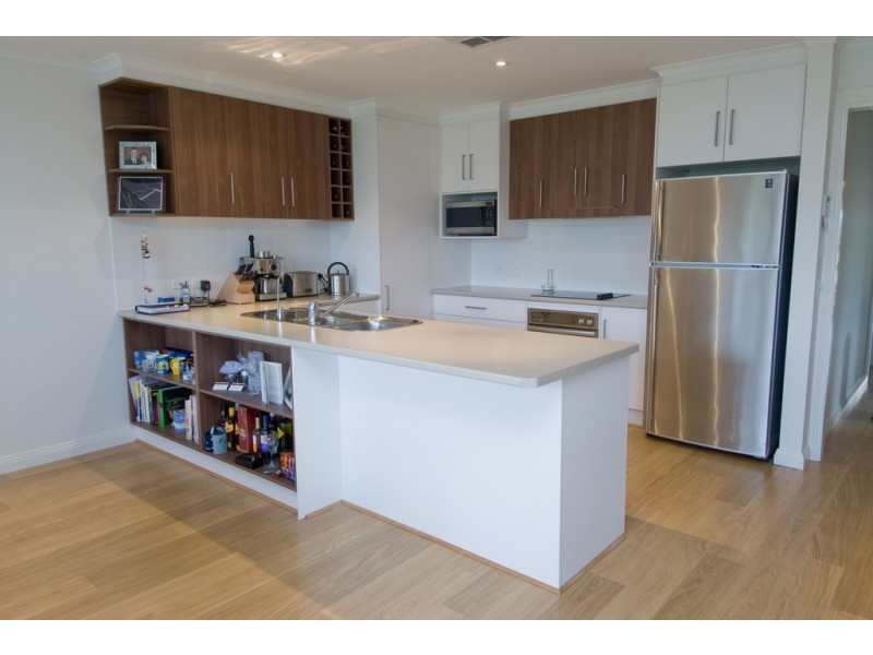 18 SWEETMAN AVENUE, Encounter Bay SA 5211