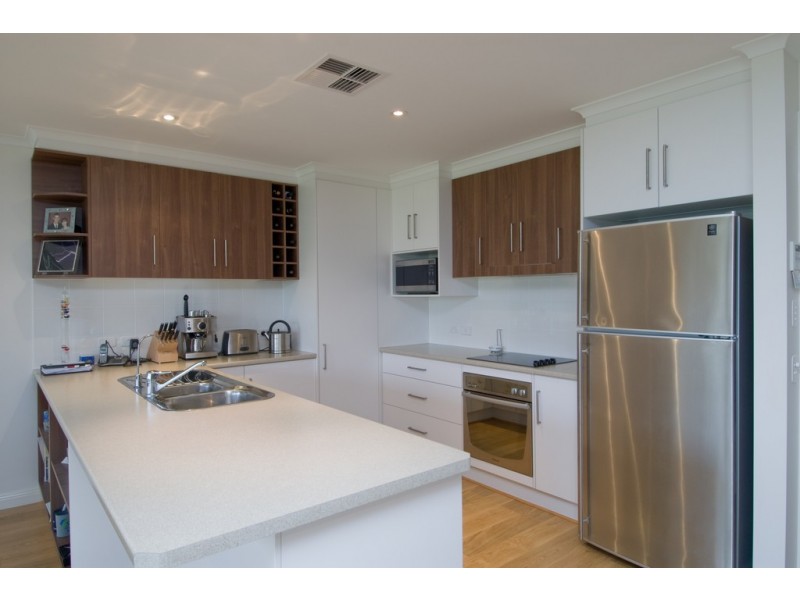 18 SWEETMAN AVENUE, Encounter Bay SA 5211