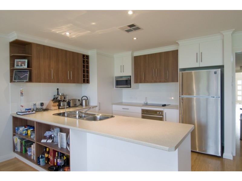 18 SWEETMAN AVENUE, Encounter Bay SA 5211