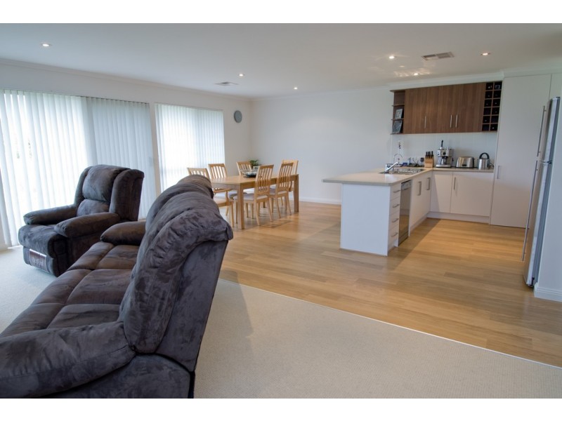 18 SWEETMAN AVENUE, Encounter Bay SA 5211