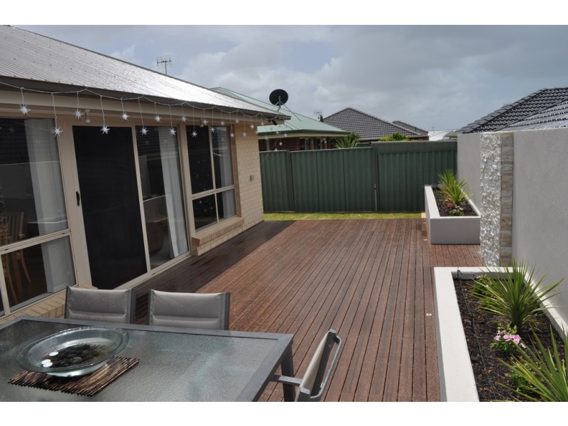 18 SWEETMAN AVENUE, Encounter Bay SA 5211