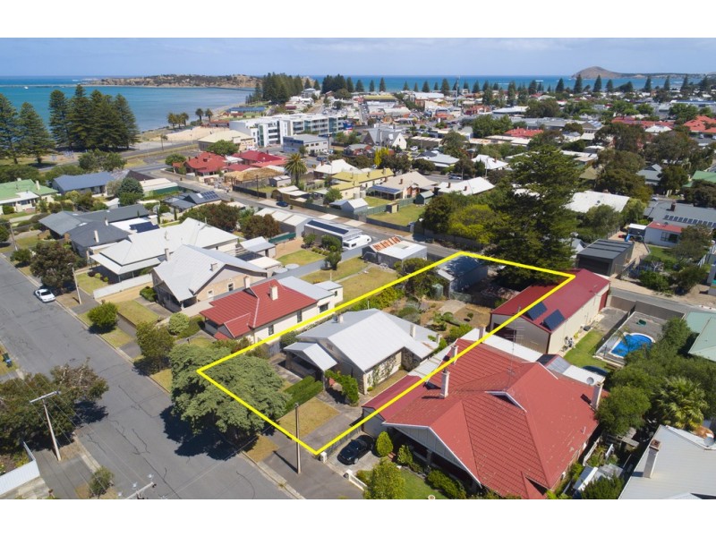 13 GRANTLEY AVENUE, Victor Harbor SA 5211