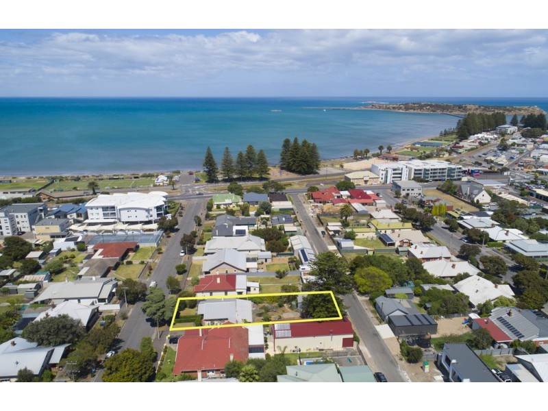 13 GRANTLEY AVENUE, Victor Harbor SA 5211