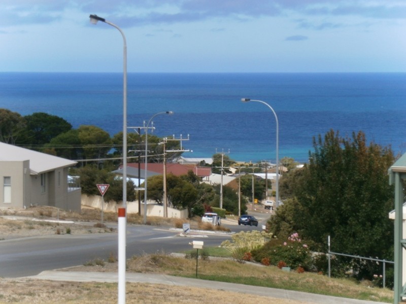 2 Cygnet Ct, Encounter Bay SA 5211