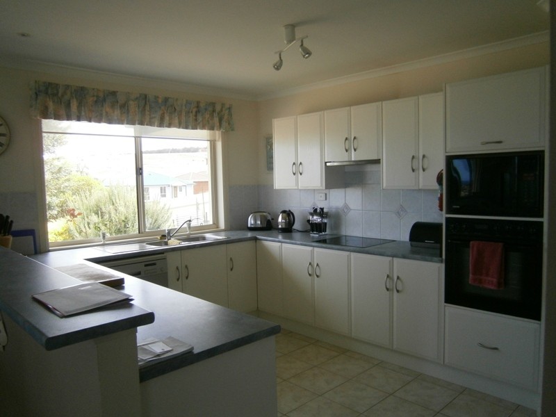 2 Cygnet Ct, Encounter Bay SA 5211