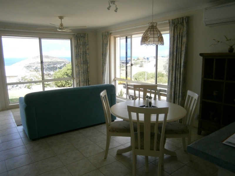 2 Cygnet Ct, Encounter Bay SA 5211