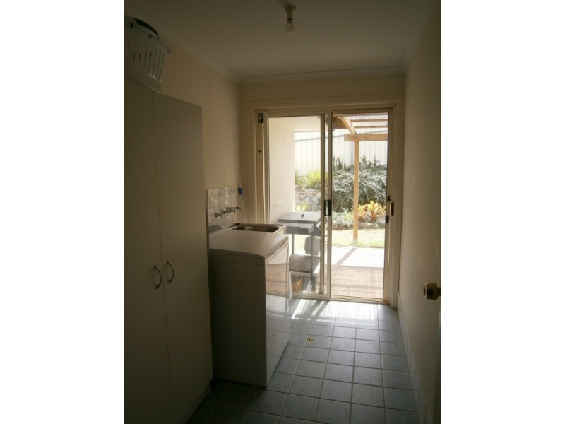 2 Cygnet Ct, Encounter Bay SA 5211
