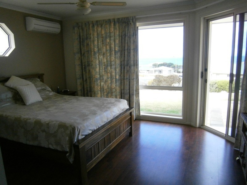 2 Cygnet Ct, Encounter Bay SA 5211