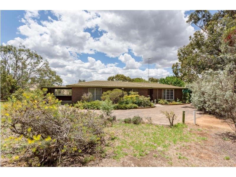 25 MANSE ROAD, Strathalbyn SA 5255