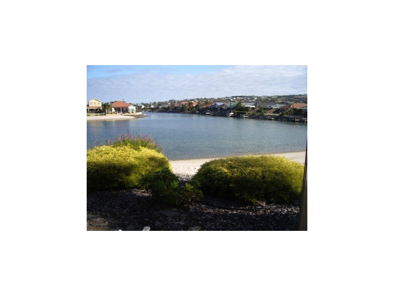 8 Lakeside Cct, Encounter Bay SA 5211