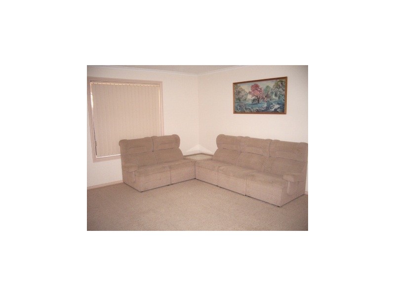 8 Lakeside Cct, Encounter Bay SA 5211