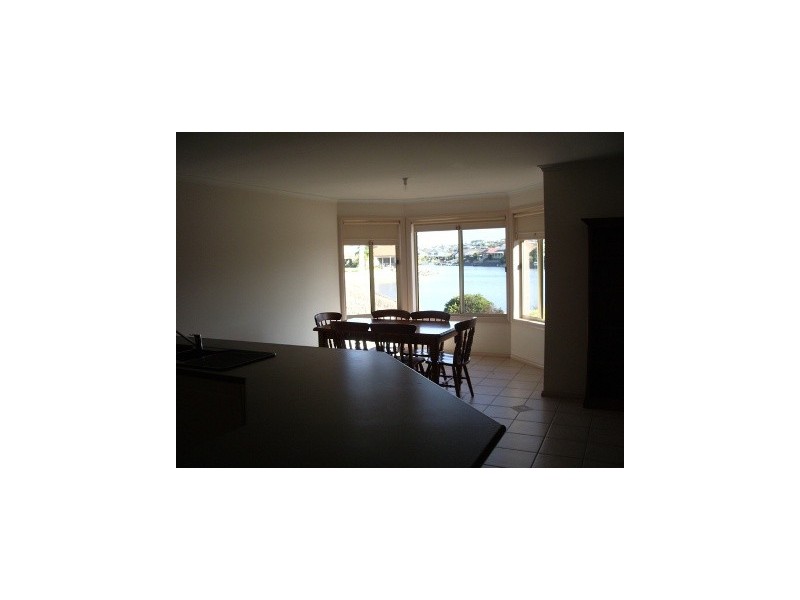 8 Lakeside Cct, Encounter Bay SA 5211