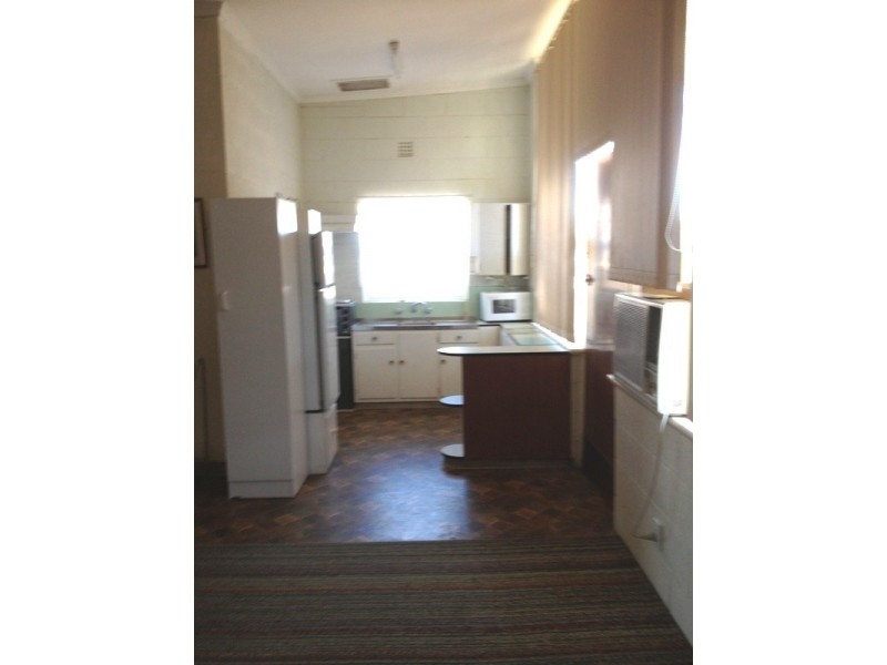 8 Bond Ave, Victor Harbor SA 5211