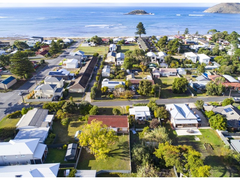 5 Russell Street, Encounter Bay SA 5211