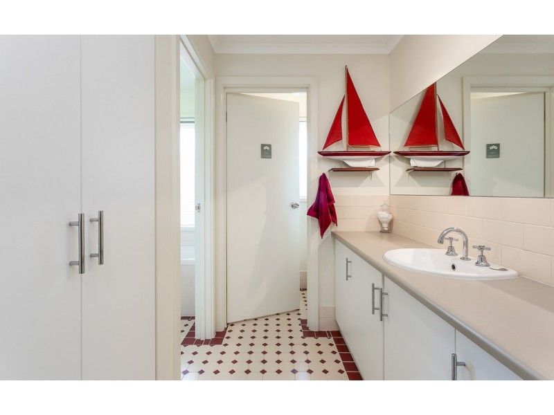 9 Robb Street, Encounter Bay SA 5211