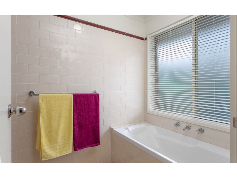 9 Robb Street, Encounter Bay SA 5211