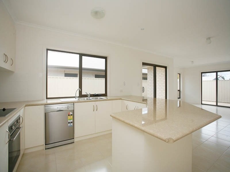 Villa 4, 18-22 LEWORTHY STREET, Victor Harbor SA 5211