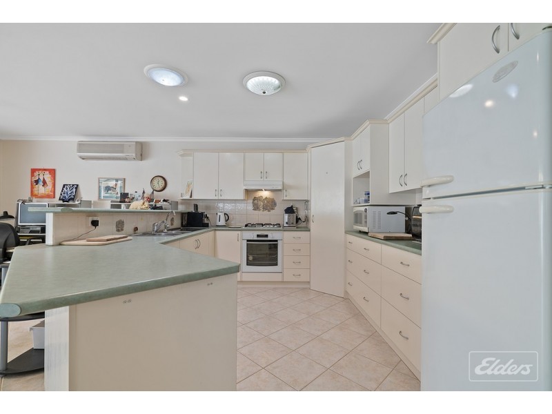 32 NEWLAND STREET, Victor Harbor SA 5211