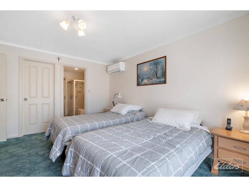 32 NEWLAND STREET, Victor Harbor SA 5211