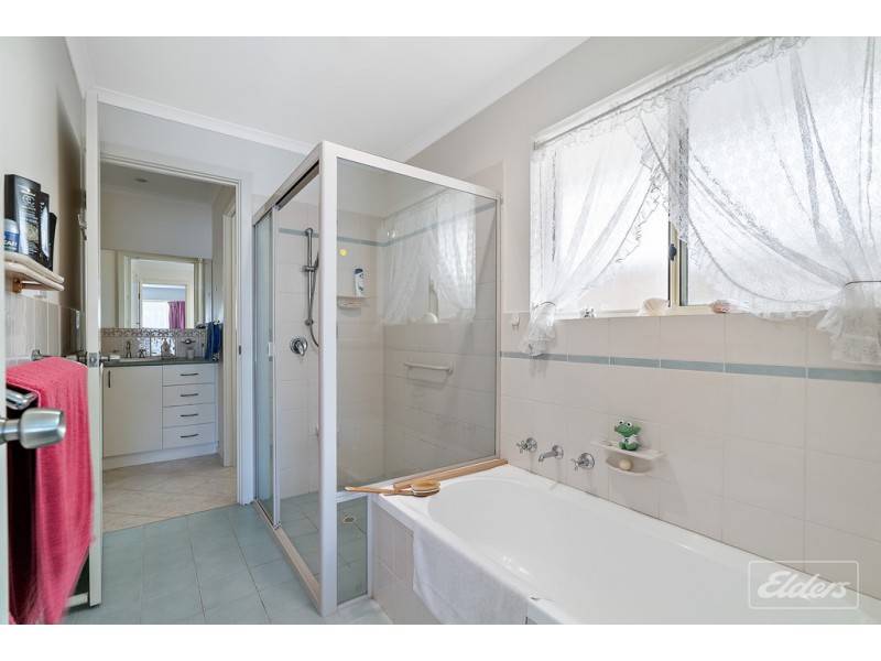 32 NEWLAND STREET, Victor Harbor SA 5211