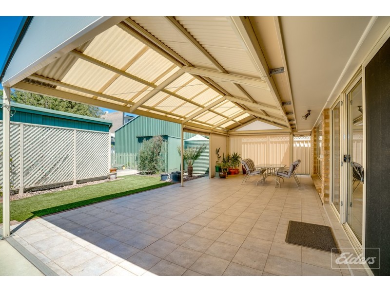 32 NEWLAND STREET, Victor Harbor SA 5211