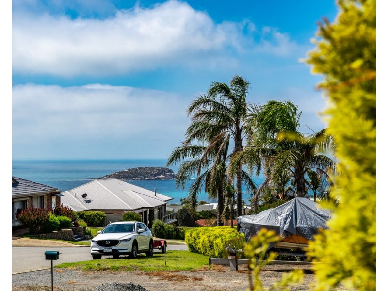 11 MINNAMOORA COURT, Encounter Bay SA 5211