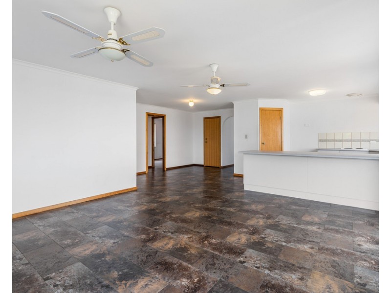 11 MINNAMOORA COURT, Encounter Bay SA 5211