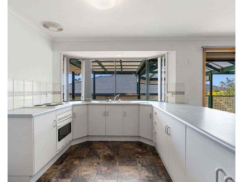 11 MINNAMOORA COURT, Encounter Bay SA 5211