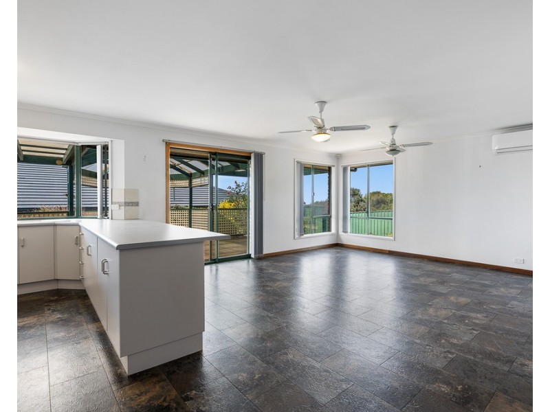 11 MINNAMOORA COURT, Encounter Bay SA 5211