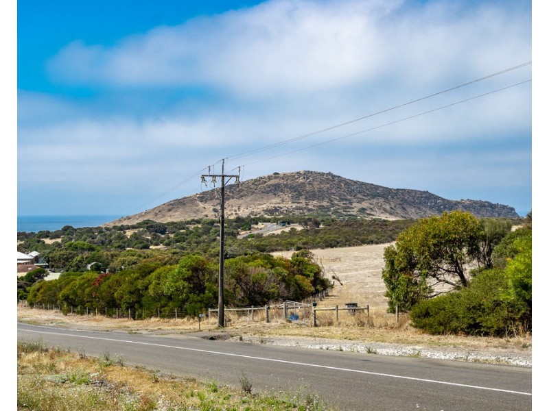 11 MINNAMOORA COURT, Encounter Bay SA 5211