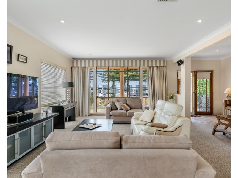10 ESPLANADE, Victor Harbor SA 5211