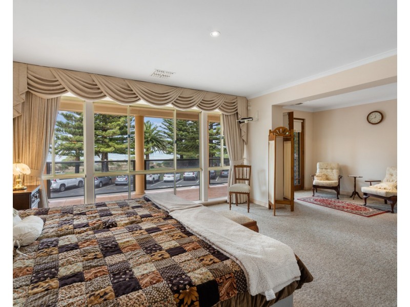 10 ESPLANADE, Victor Harbor SA 5211