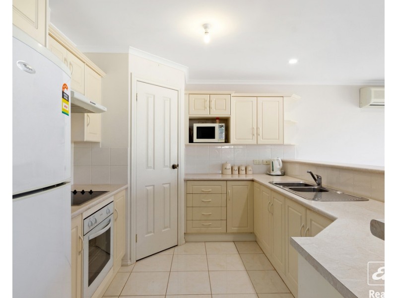 8 MARY PELHAM COURT, Mccracken SA 5211