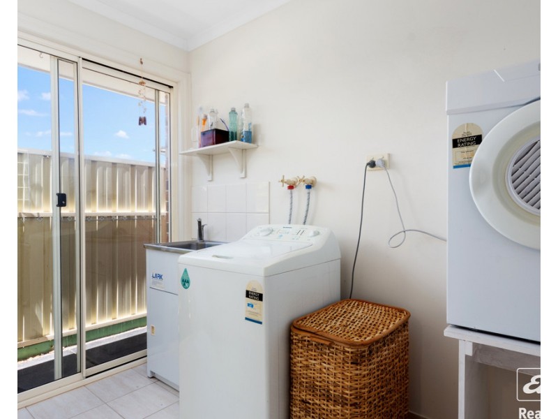 8 MARY PELHAM COURT, Mccracken SA 5211