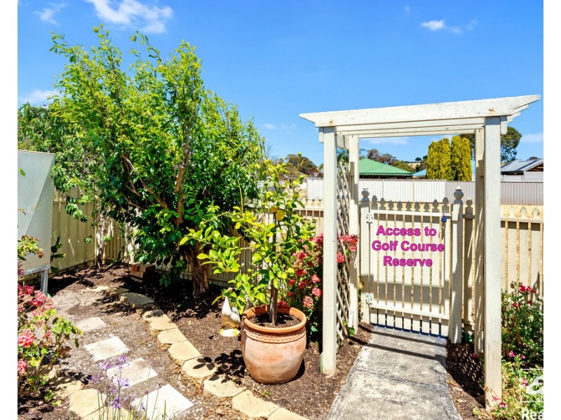 8 MARY PELHAM COURT, Mccracken SA 5211