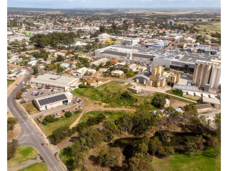 12 STURT RESERVE ROAD, Murray Bridge SA 5253