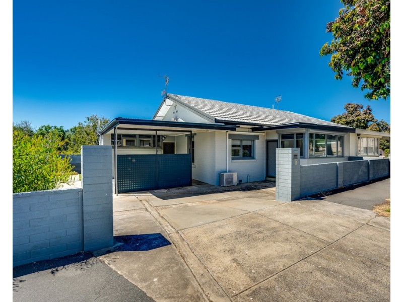8 CARLYLE STREET, Victor Harbor SA 5211