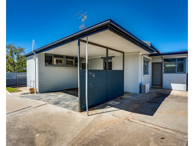 8 CARLYLE STREET, Victor Harbor SA 5211