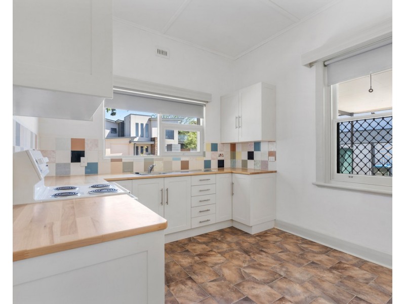 8 CARLYLE STREET, Victor Harbor SA 5211