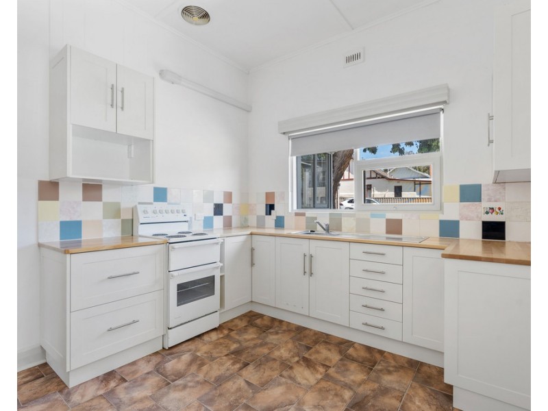 8 CARLYLE STREET, Victor Harbor SA 5211